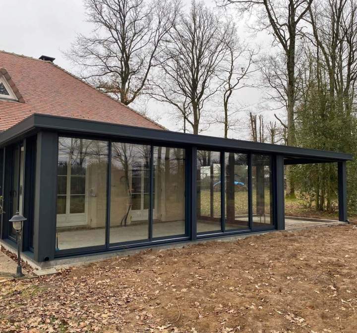 Création d'espaces extérieurs élégants et durables.